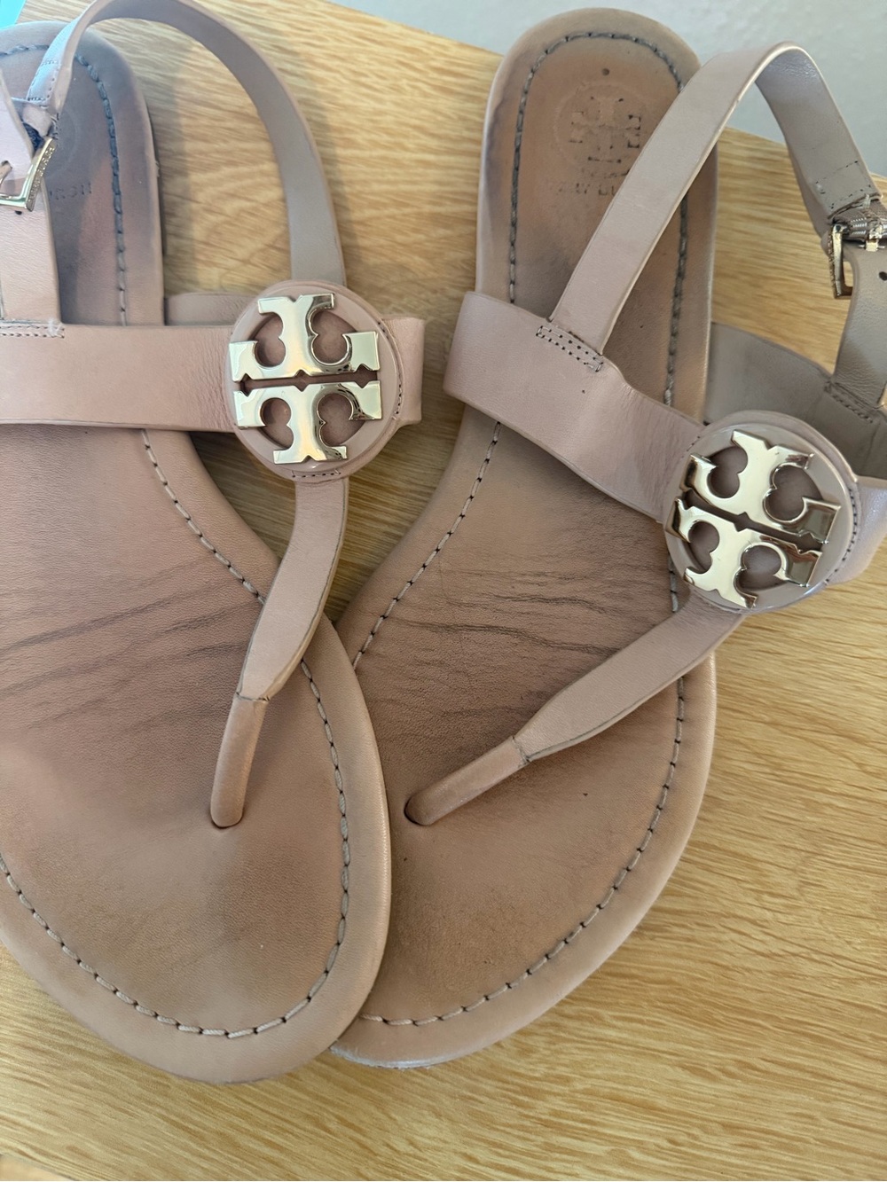 Tory Burch: Women’s Leather T-Strap Sandals